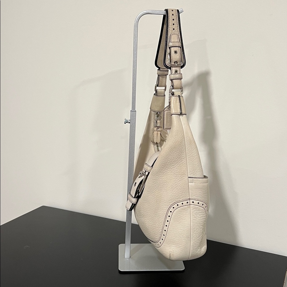 Coach Hamptons Cream Pebbled Leather Hobo Purse Shoulder Bag - Picture 8 of 14